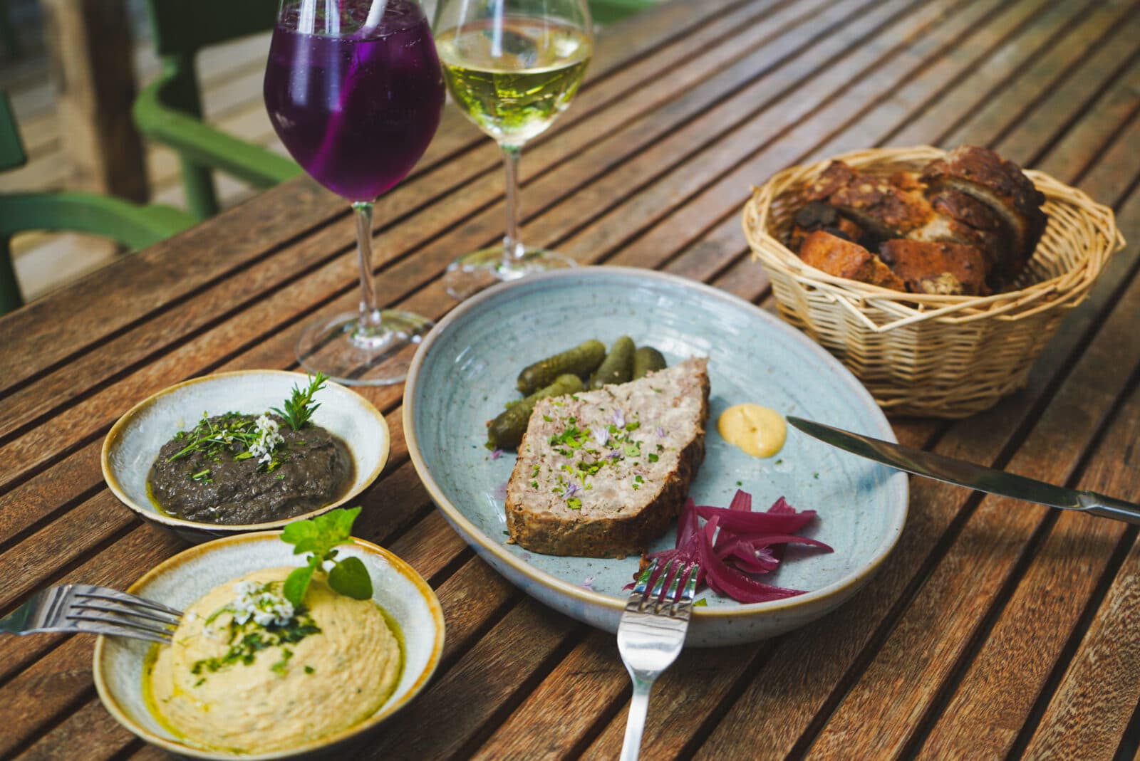 Tapenade, houmous de lentilles & tzatziki